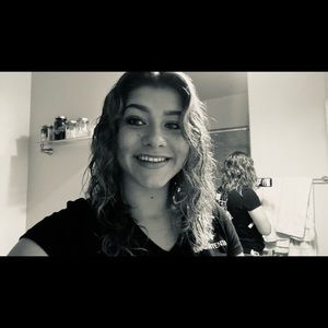 Meet your Posher, Chloe